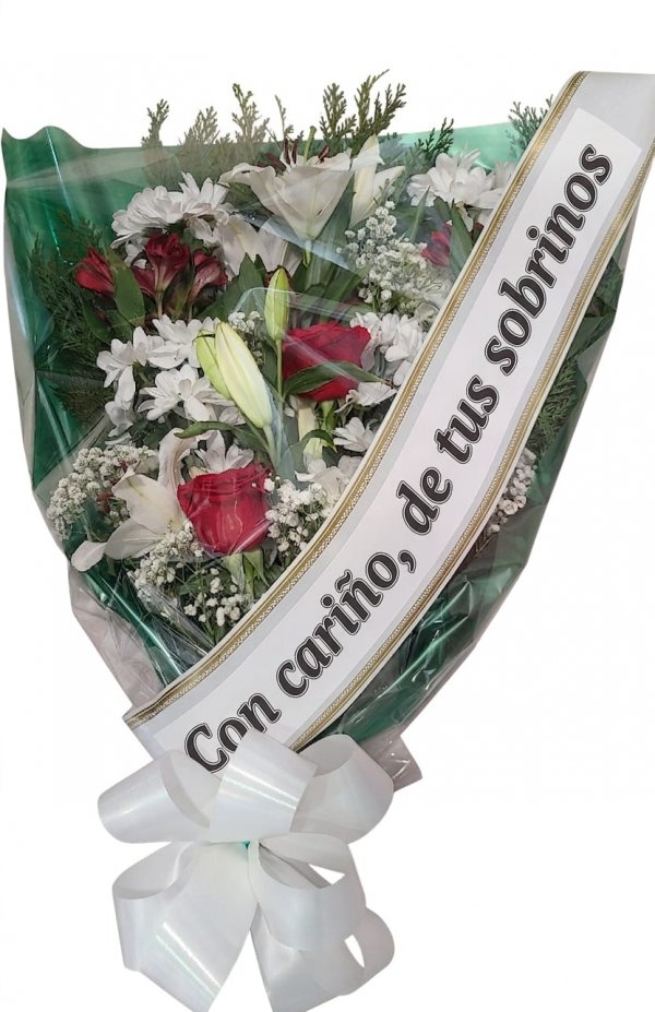 Ramo de condolencias con rosas rojas, lirios blancos y cinta funeraria