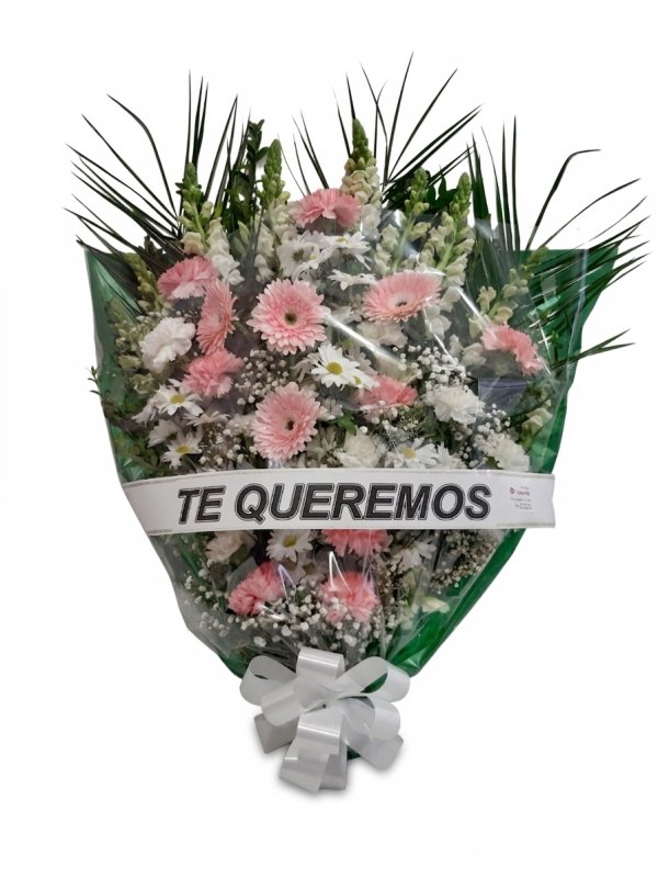 Ramo funerario en tonos blancos y rosados con cinta de condolencias