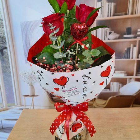 Ramo Romántico de Tres Rosas Rojas para San Valentín