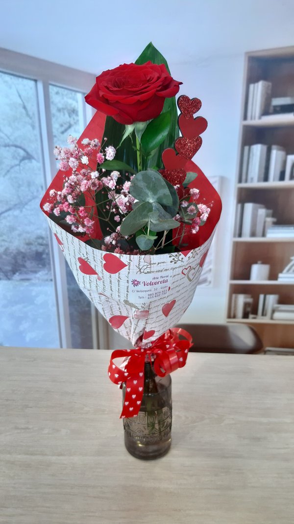 Rosa Roja con Corazones – Regalo Romántico de San Valentín