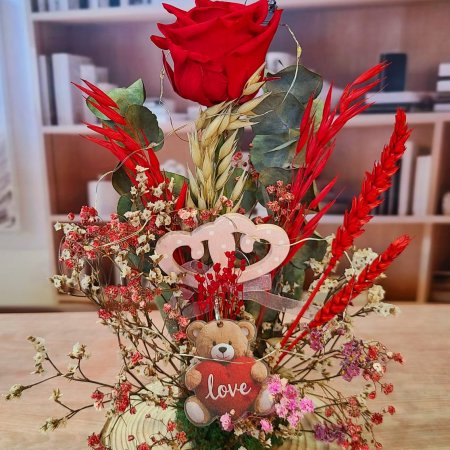 Rosa Preservada Roja con Osito y Corazón – Regalo Romántico San Valentín