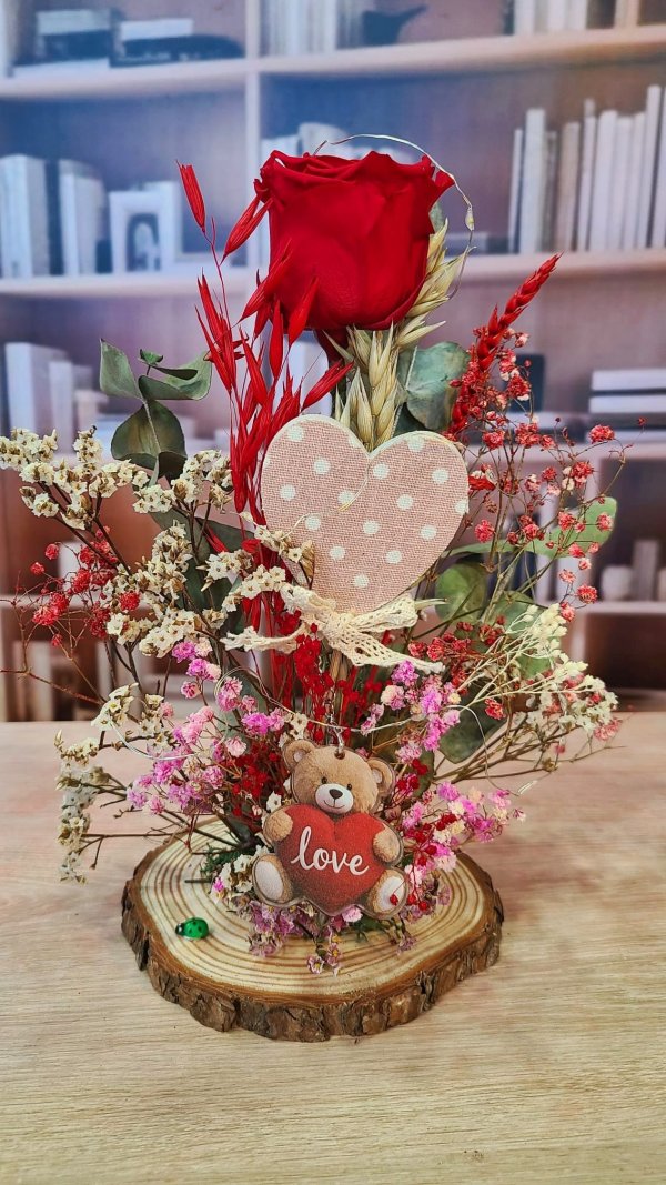 Rosa Preservada Roja con Osito y Corazón – Regalo Romántico San Valentín
