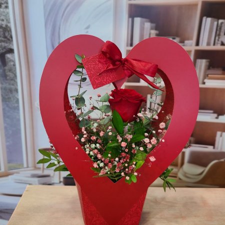 Rosa Roja en Corazón Elegante - Regalo Emocional de San Valentín