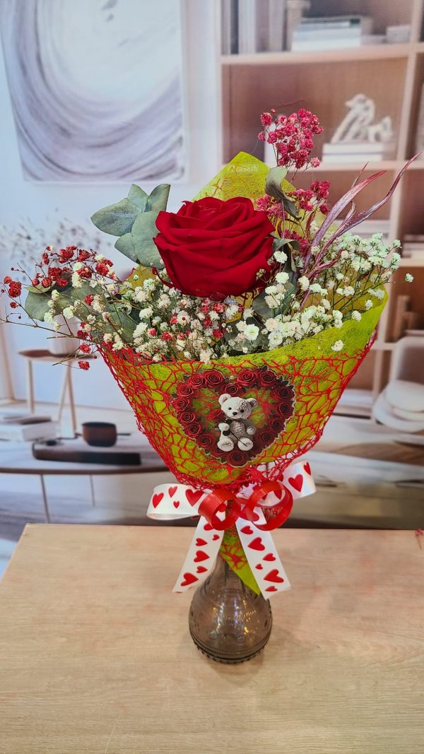 Rosa Roja Preservada con Osito en Corazón