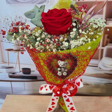 Rosa Roja Preservada con Osito en Corazón